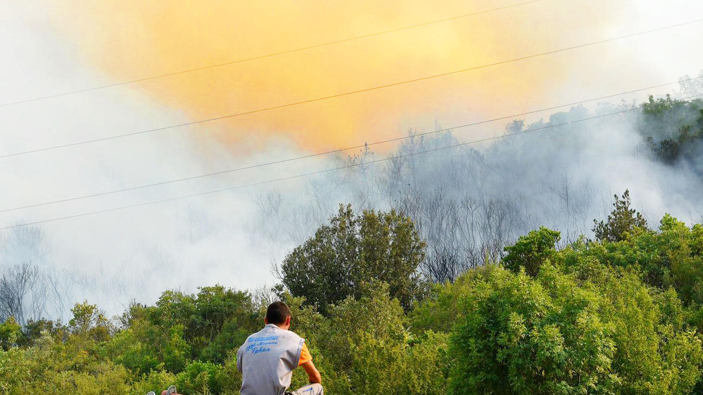 Fiamme in Montenegro: alcuni campeggiatori sono stati evacuati