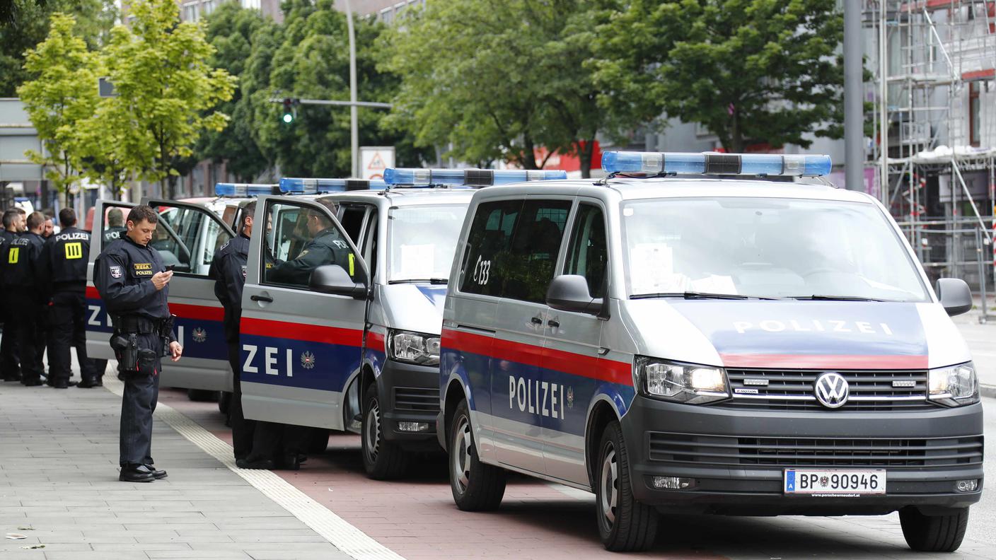 La polizia è intervenuta in forze ad Amburgo dopo l'accoltellamento