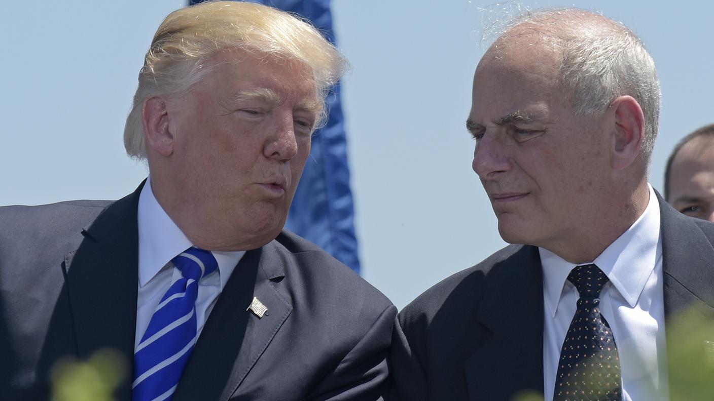 Trump qui insieme a John Kelly, il nuovo segretario generale della Casa Bianca