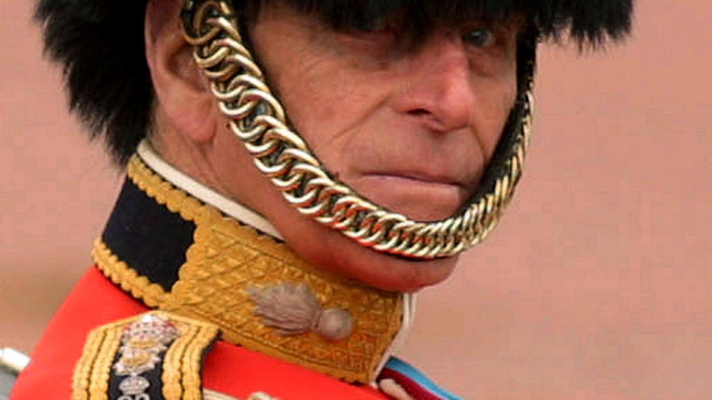 Con il cappello delle guardie...