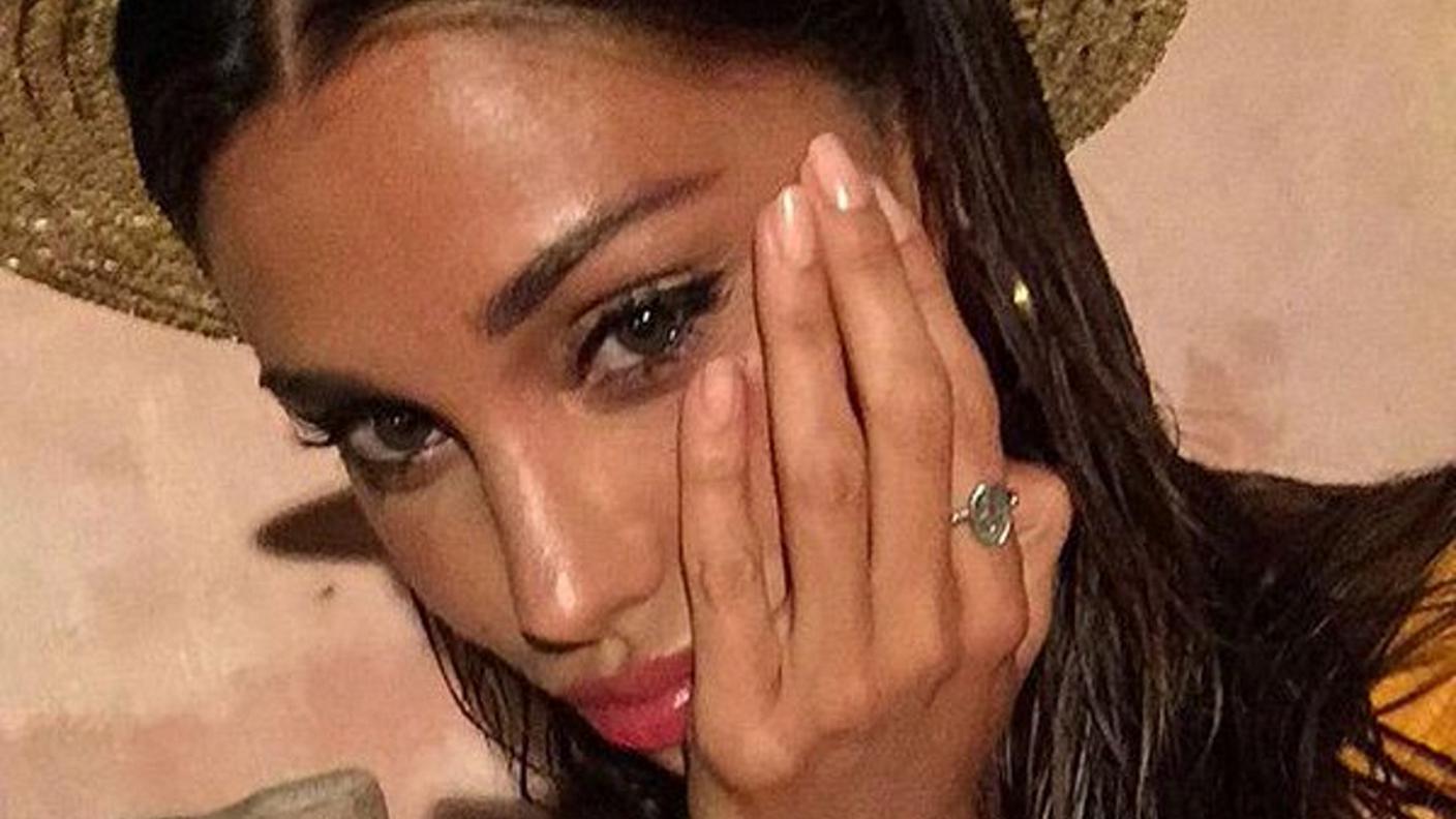 Belen ha di che esser perplessa in questo primo lunedì d'agosto