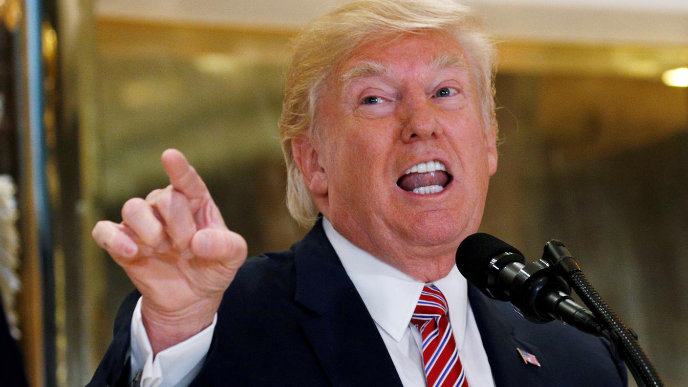 Il presidente americano non punta più il dito solo contro i suprematisti bianchi