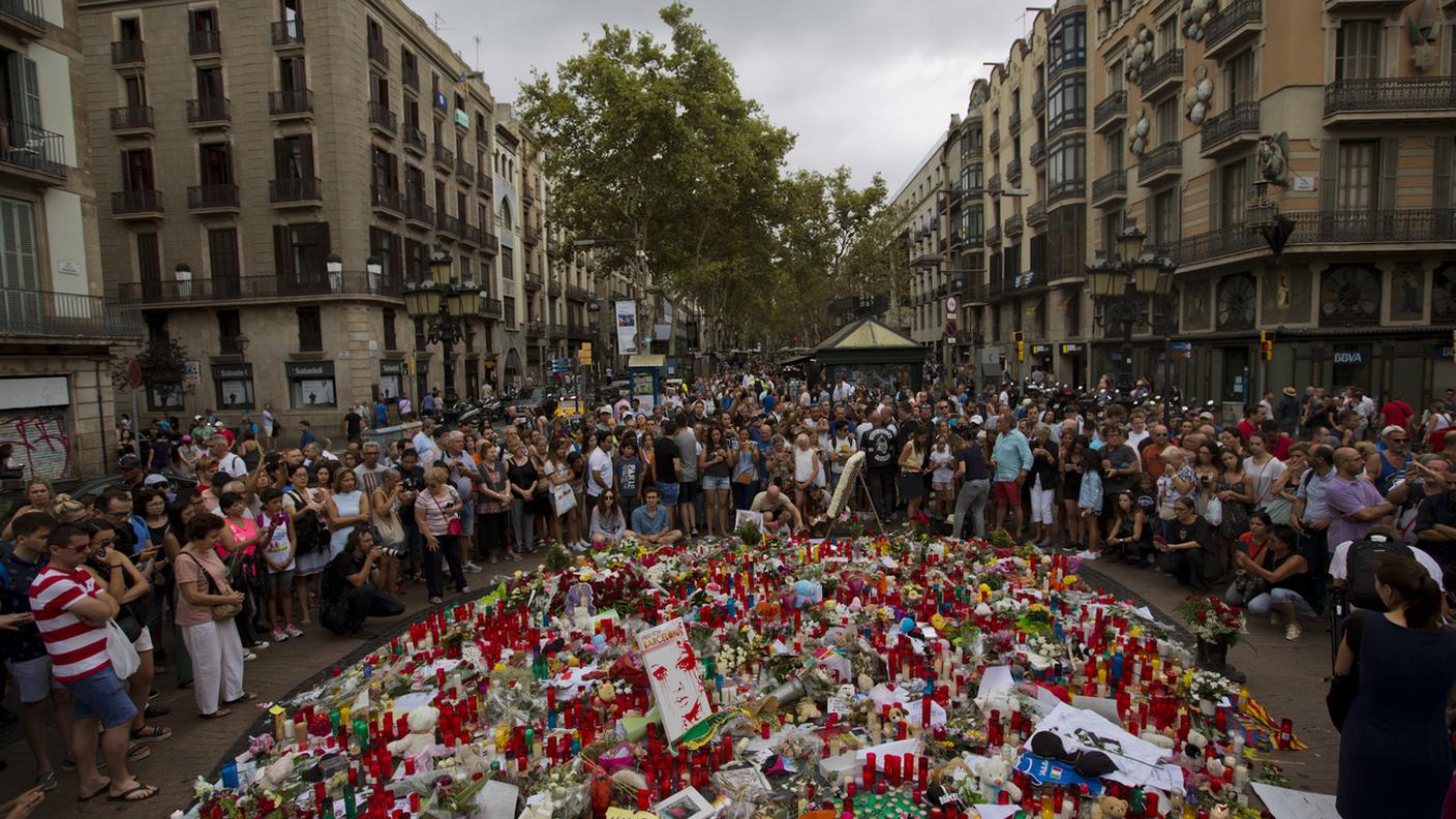 Un tributo alle vittime sabato mattina sulla Rambla
