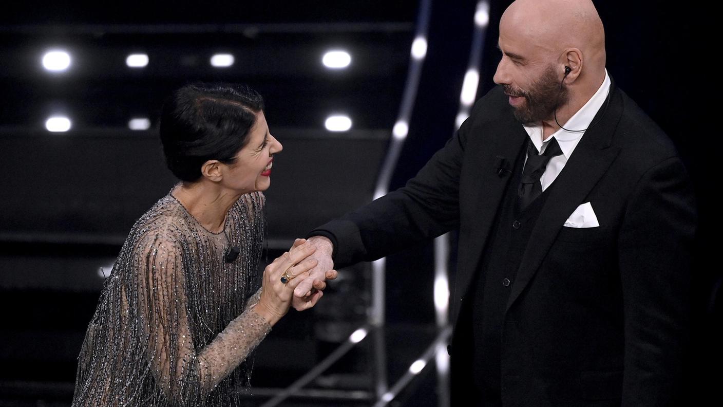 Giorgia e John Travolta mercoledì sera sul palco dell'Ariston a Sanremo