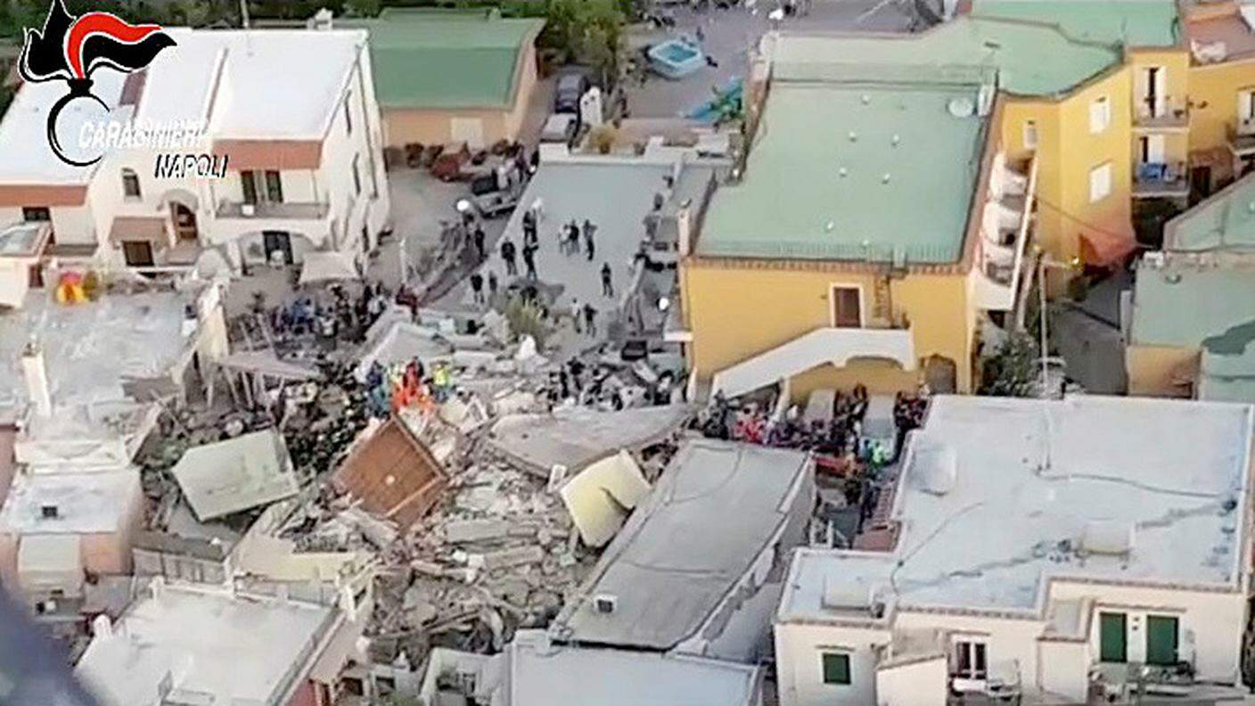 Le case distrutte dal sisma sull'isola di Ischia