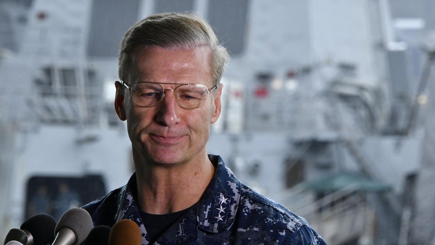 L'ammiraglio Joseph P. Aucoin, a capo della settima flotta USA di base in Giappone