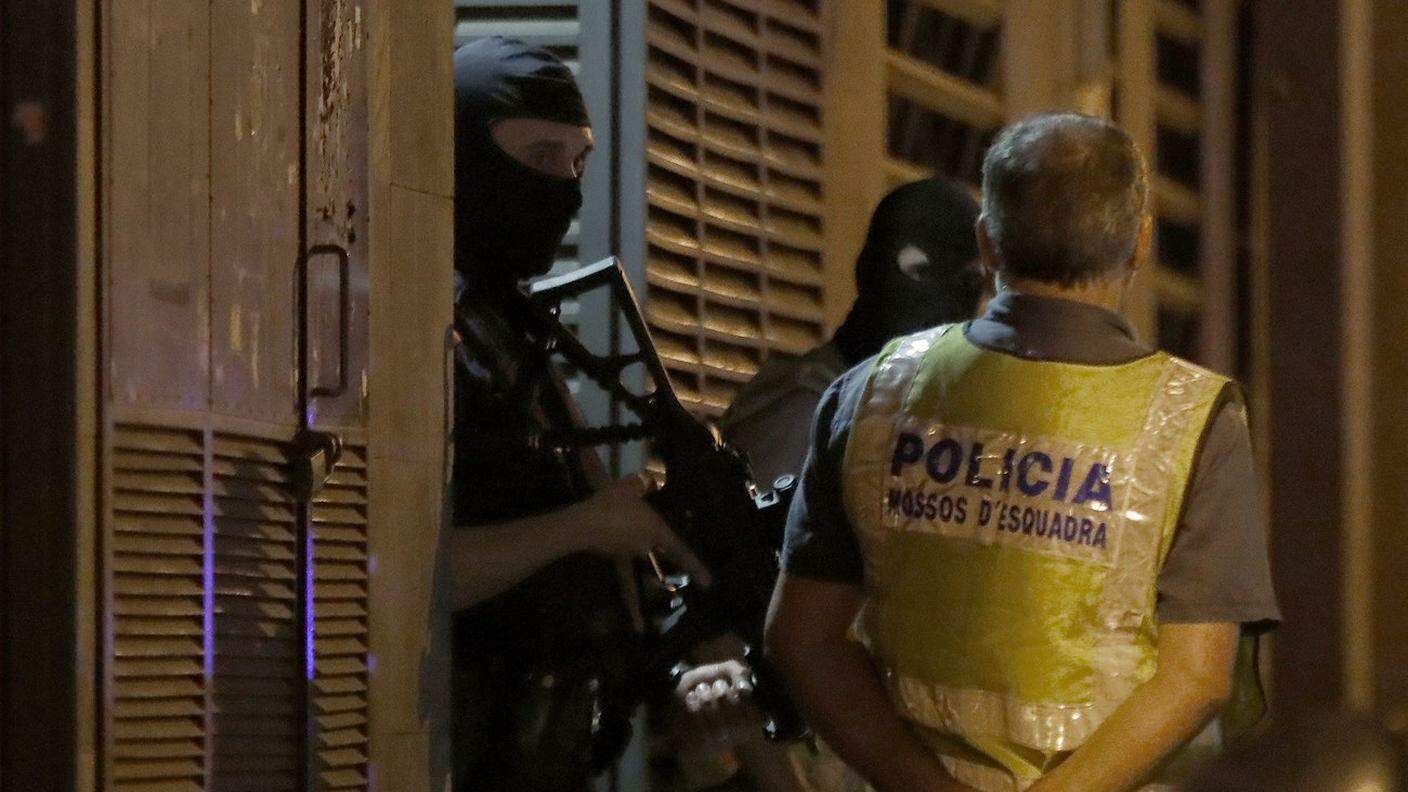 Agenti della polizia catalana Mossos d'Esquadra