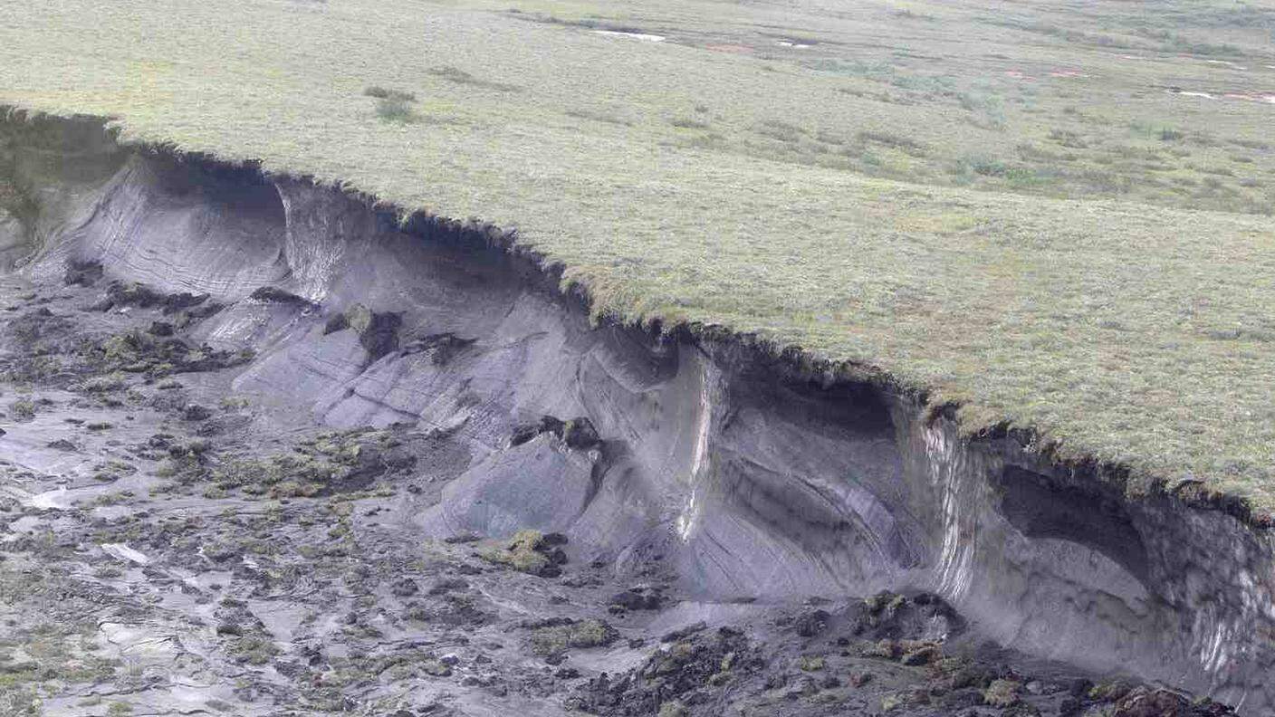 Una collina di permafrost distrutta dalle alte temperature
