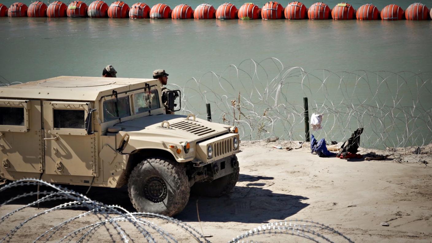 Il Rio Grande, il fiume che separa il Texas dal Messico, pattugliato dalla Guardia Nazionale