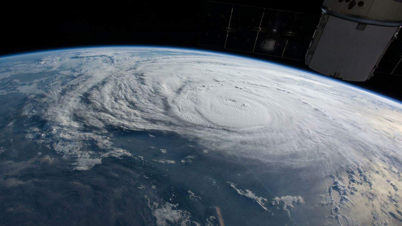 L'uragano, nel suo movimento verso gli USA, ripreso stanotte dalla Stazione spaziale internazionale ISS