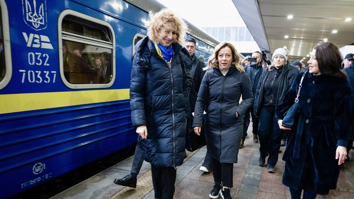 L'arrivo della premier italiana Giorgia Meloni sabato a Kiev