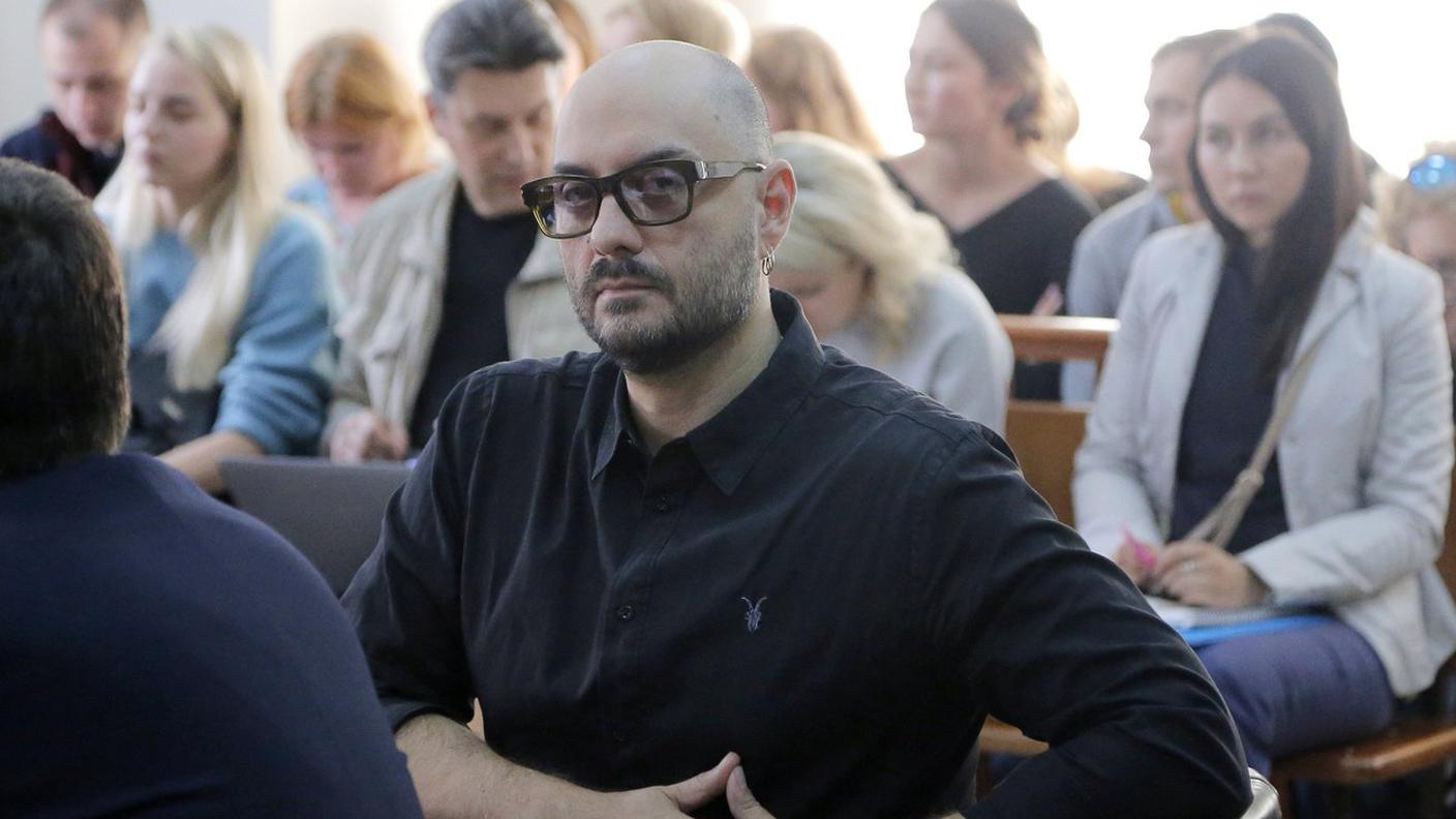 Il regista rimane agli arresti domiciliari