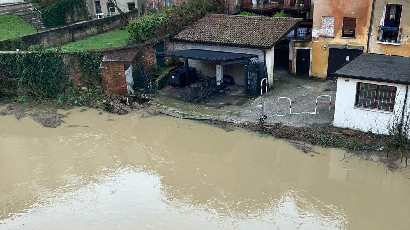 L'esondazione dei corsi d'acqua provoca allagamenti in Veneto