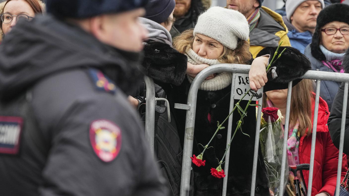 La gente al funerale di Navalny.jpg