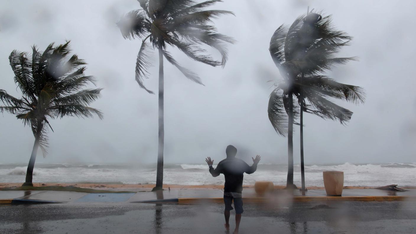 Irma ha investito le Antille francesi con folate di vento fino a 300 km/h