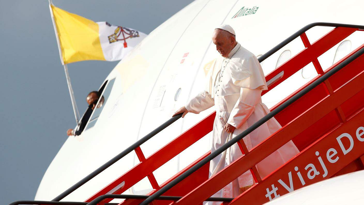 Papa Francesco è sbarcato a Bogotà