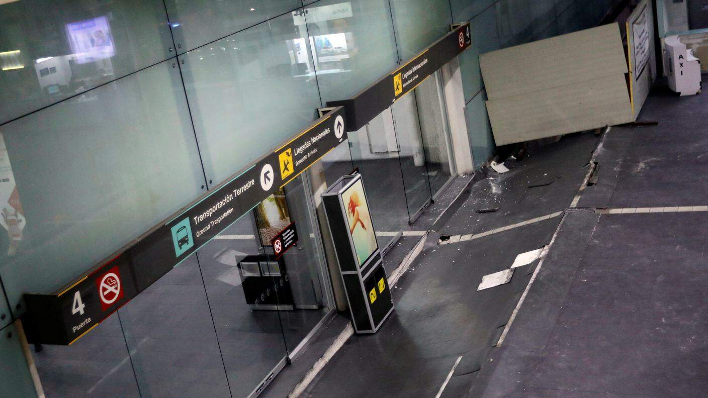 Anche l'aeroporto internazionale di Città del Messico ha subito danni
