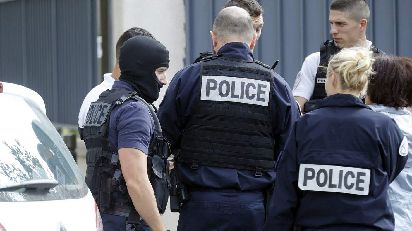 Agenti dell'antiterrorismo francese