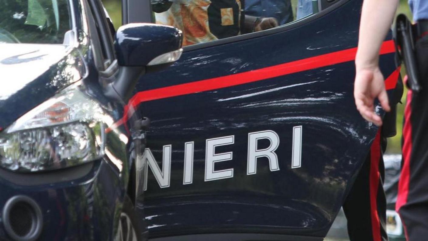 L'arzilla signora fu bloccata dai carabinieri prima che gettasse nel wc la droga