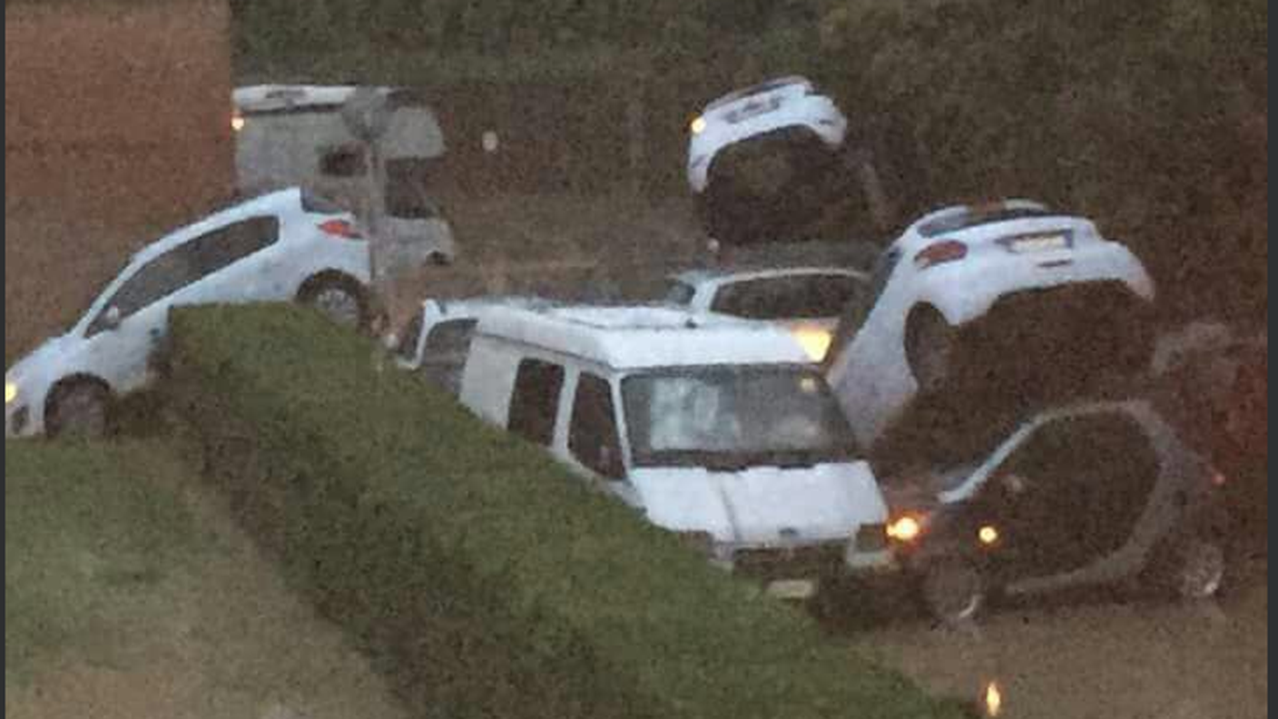Un'immagine della devastazione nelle strade di Livorno