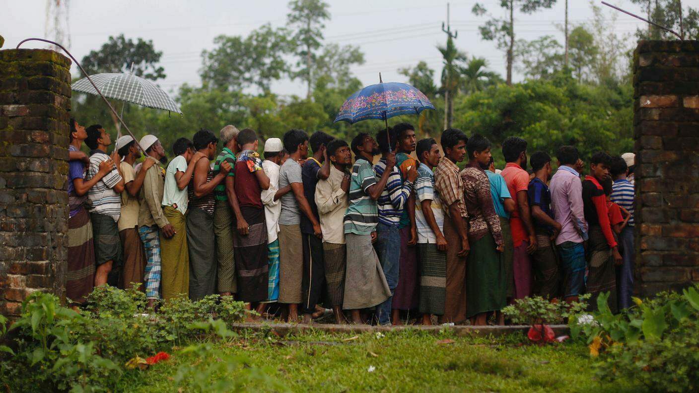 Sono quasi 380'000 i rappresentanti della minoranza fuggiti in Bangladesh