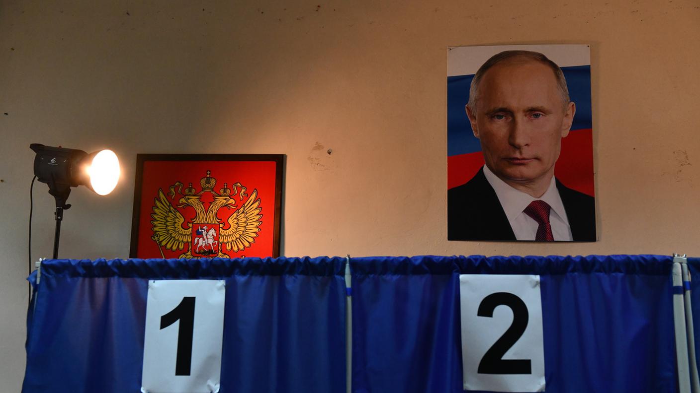 Il seggio russo con Putin.jpg