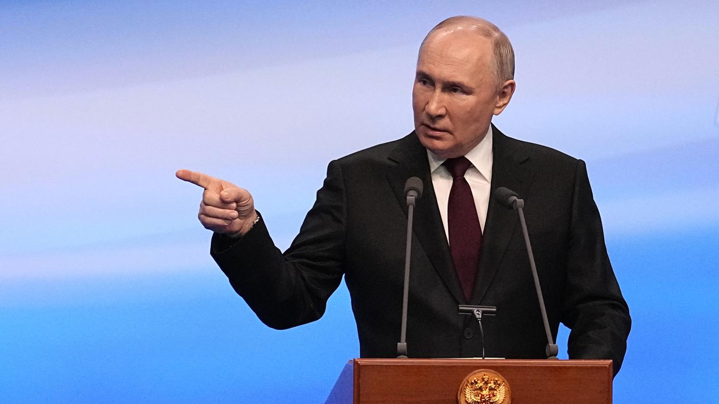 Il presidente mentre parla al quartier generale della sua campagna elettorale a Mosca dopo le elezioni