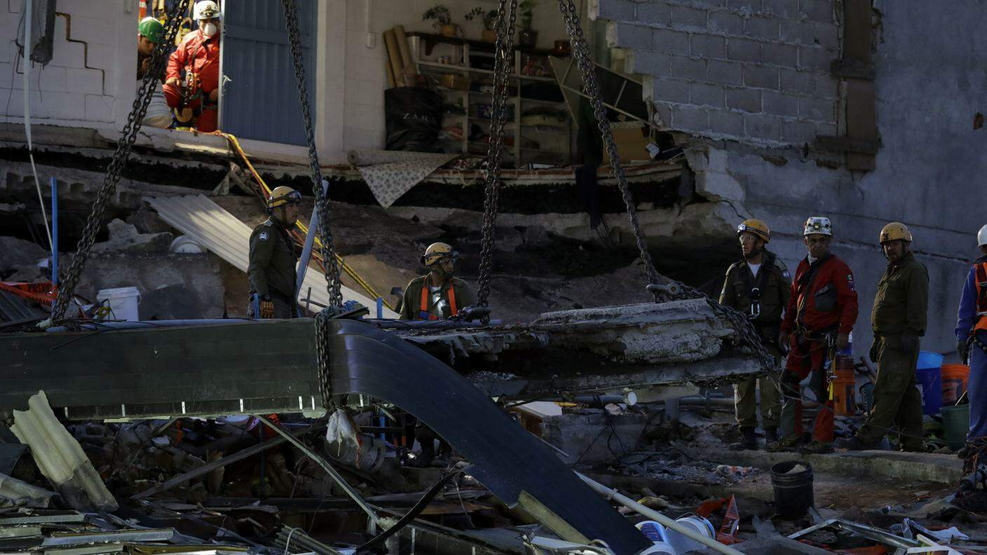 Proseguono intanto le operazioni di soccorso a Città del Messico, dopo il devastante sisma di martedì scorso