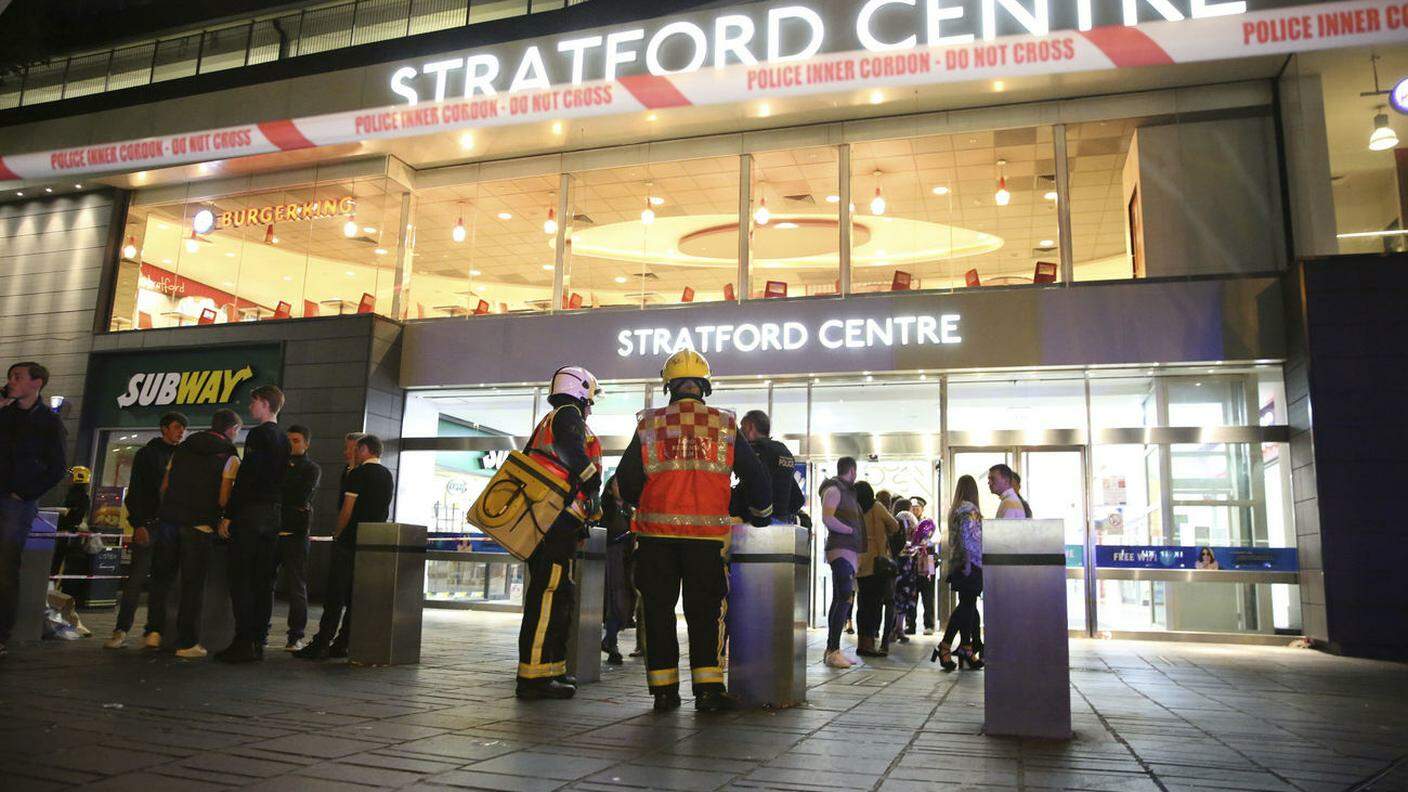 Il centro commerciale di Statford preso d'assalto.