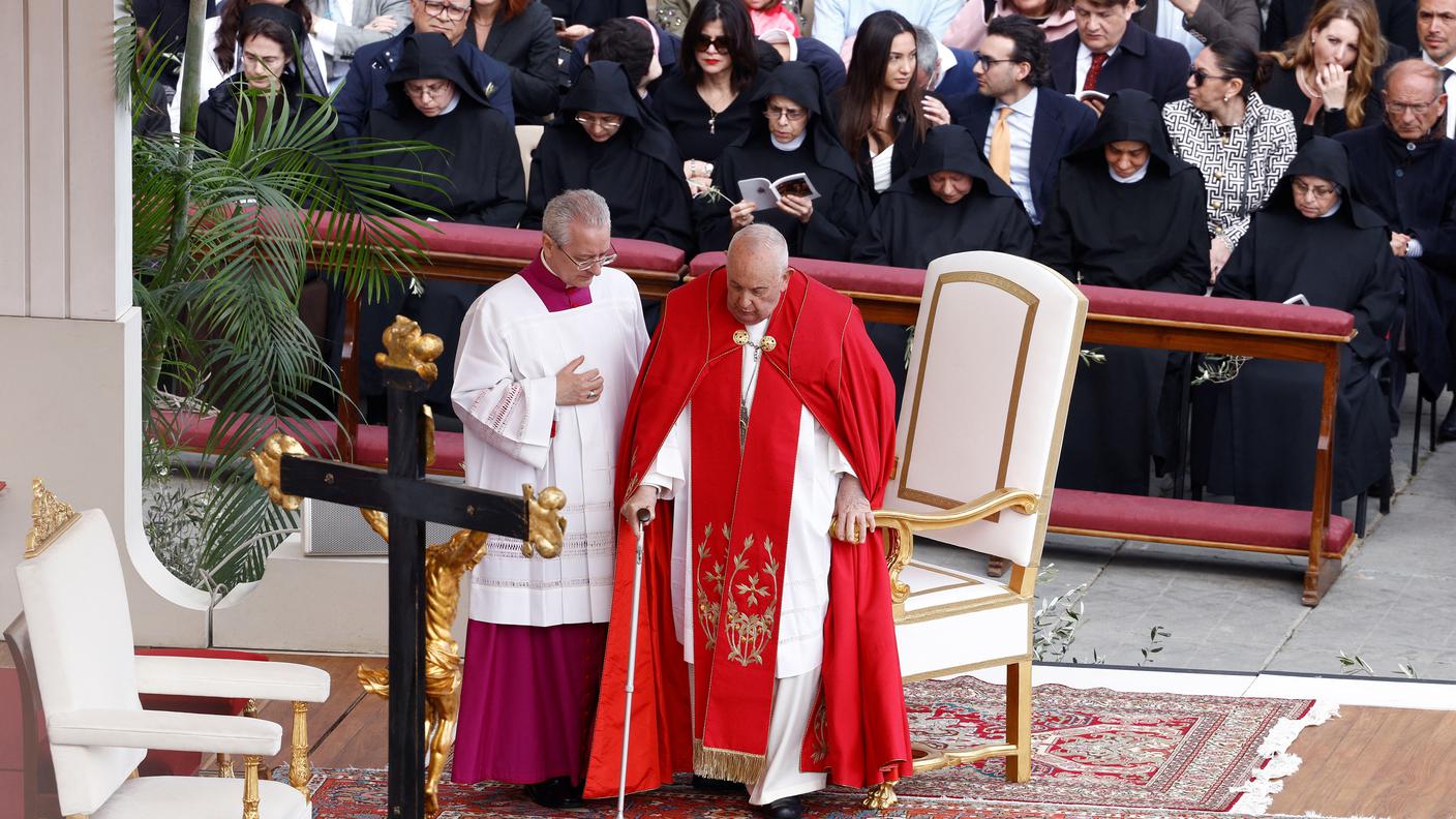 2024-03-24T104355Z_1_LYNXNPEK2N032_RTROPTP_4_RELIGION-EASTER-POPE-PALMSUNDAY.JPG