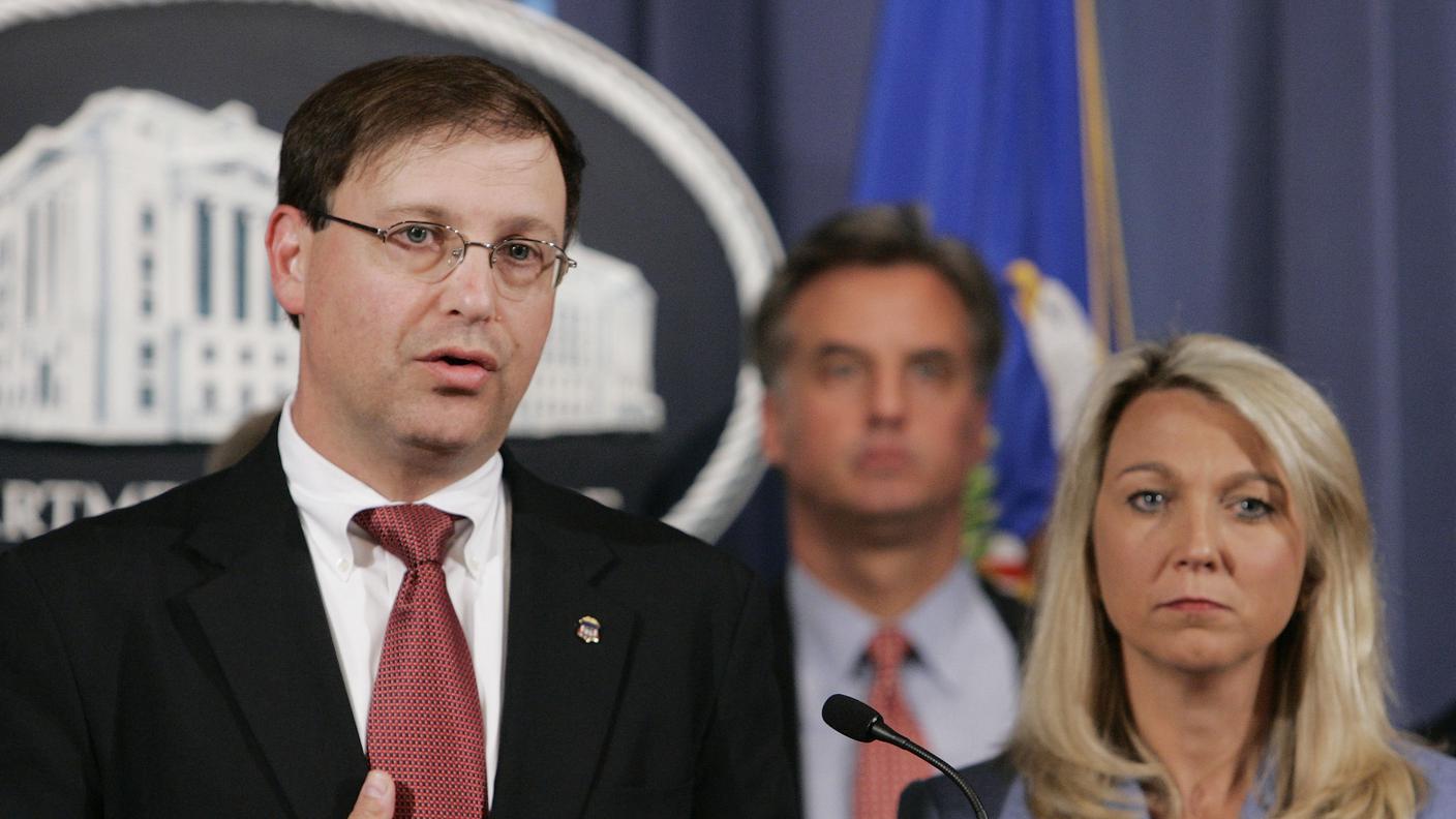 Chuck Rosenberg (a sinistra) guida l'agenzia dal 2015 