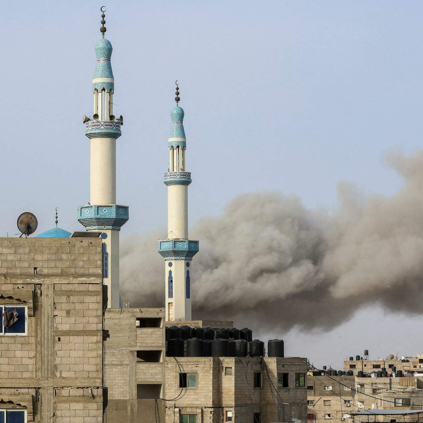 Fumo nel cielo di Rafah in seguito ad un attacco israeliano