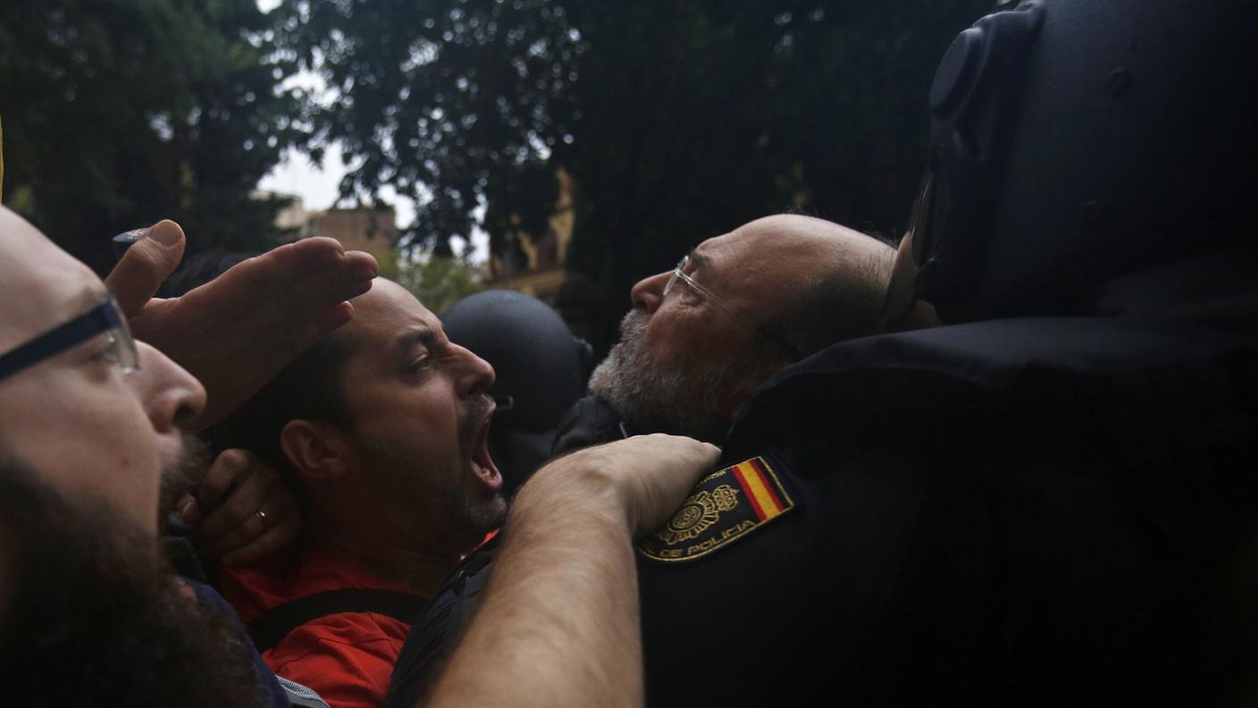 "Votarem!", ma la polizia nazionale blocca i votanti