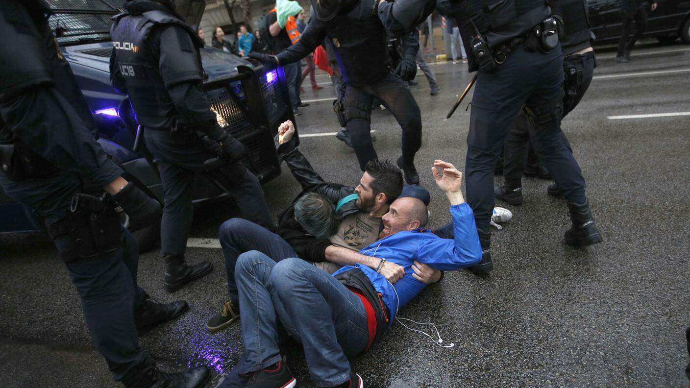 Scontri e proteste in Catalogna