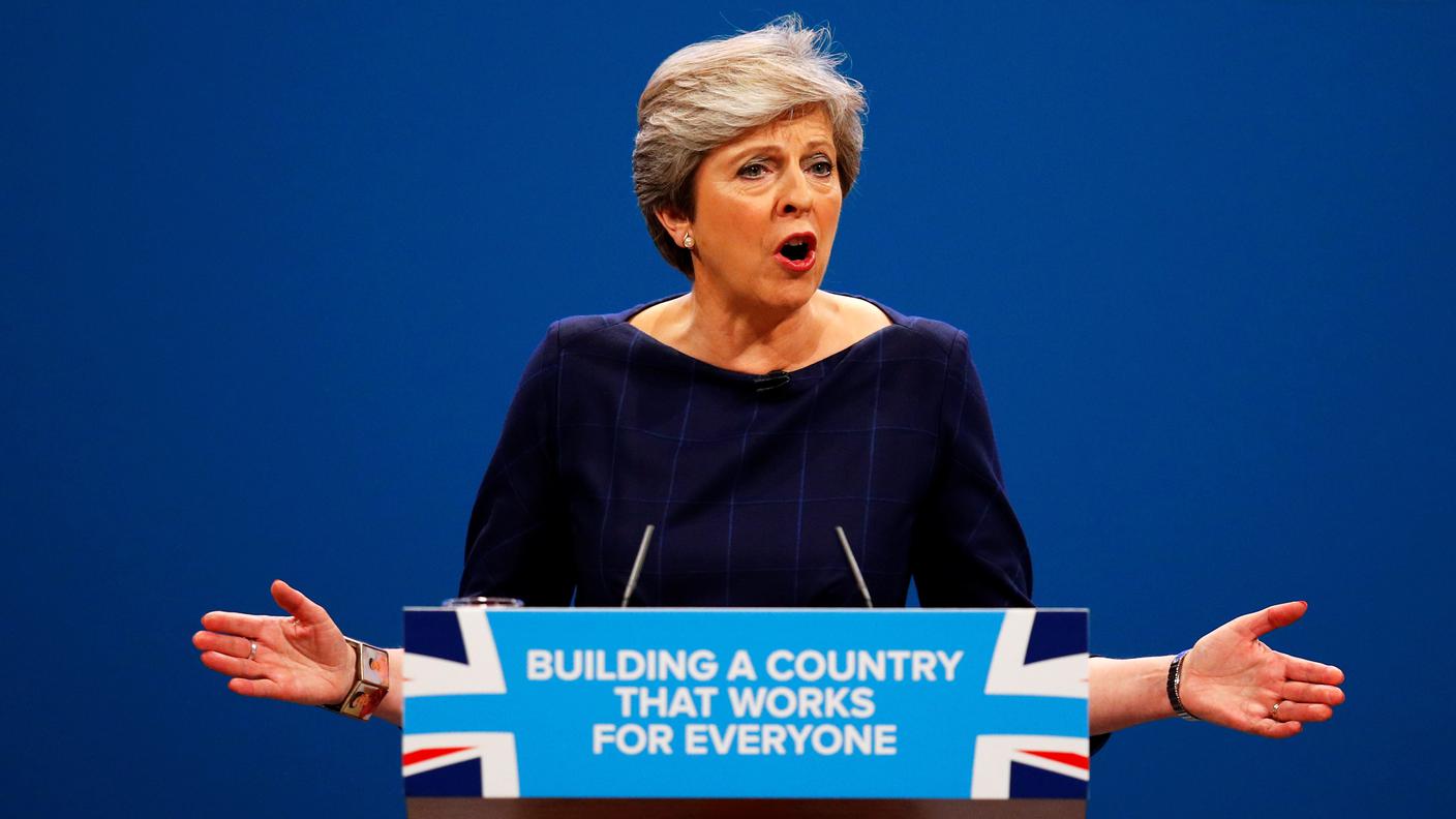 Theresa May durante il suo intervento a Manchester, mercoledì