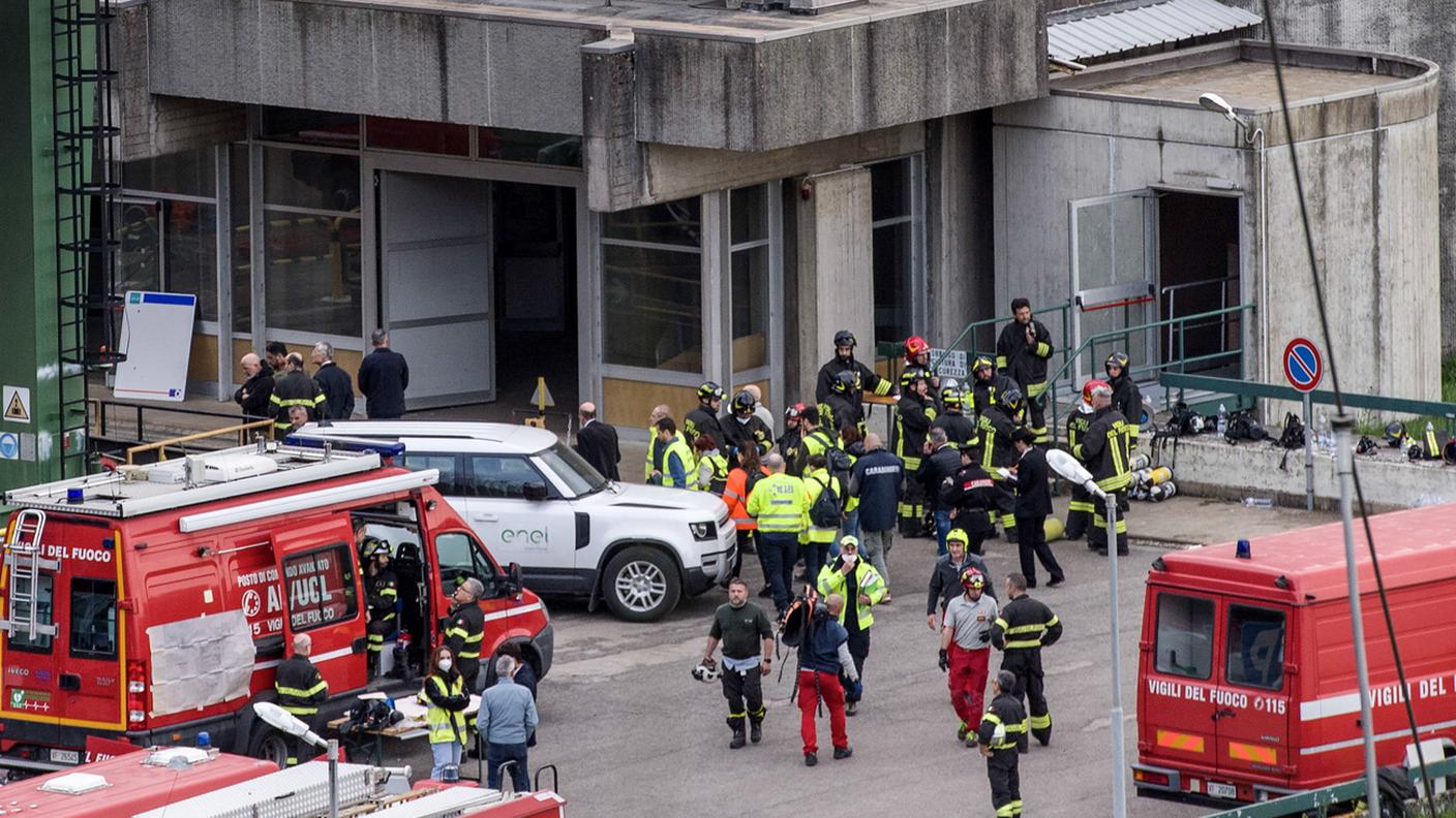 I soccorritori alla centrale di Suviana, mercoledì mattina