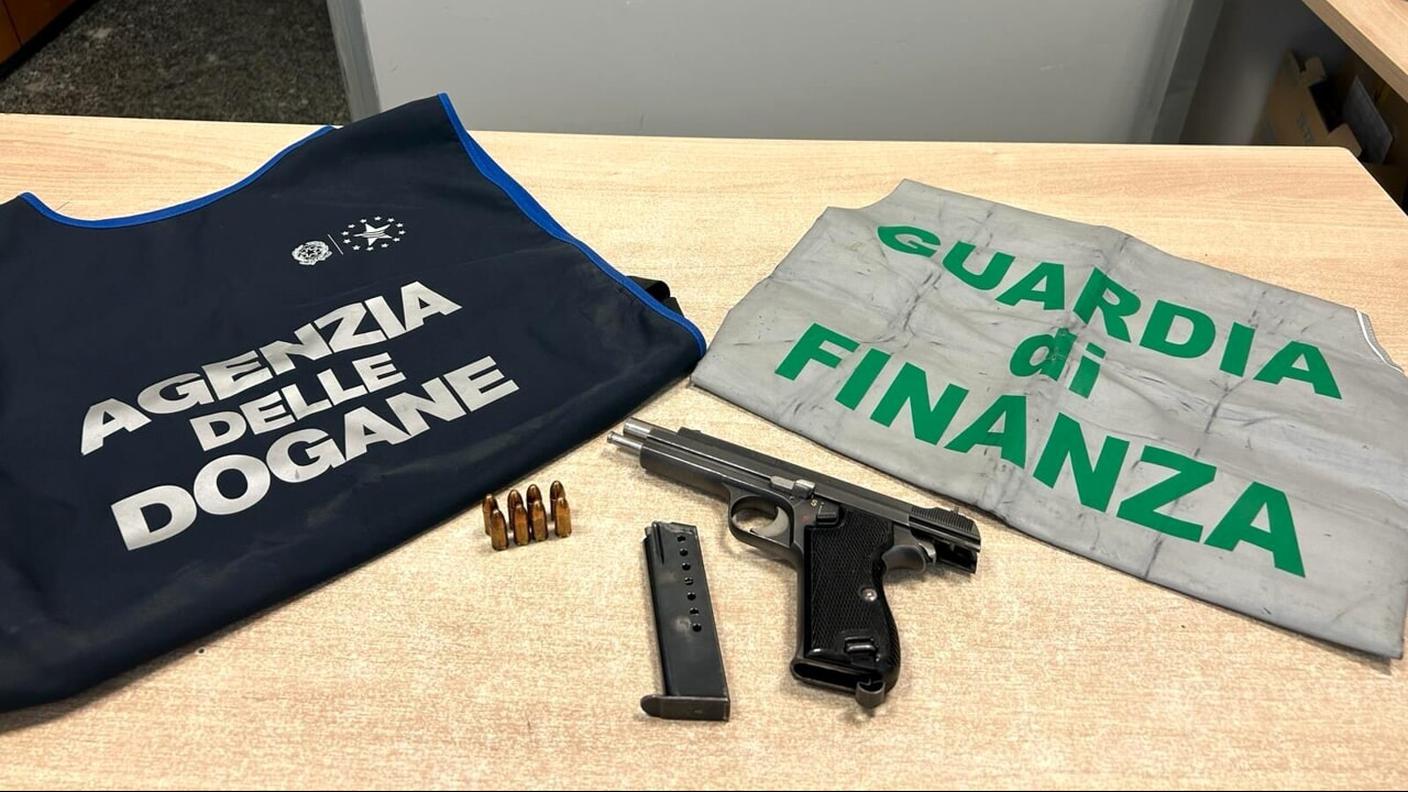 L'arma intercettata alla frontiera