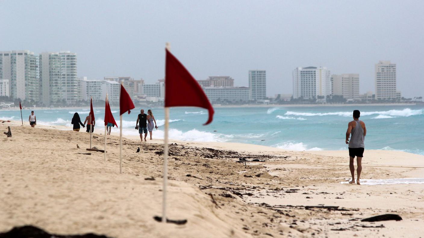 I segnali di allerta gialla sulla spiaggia di Quintana Roo
