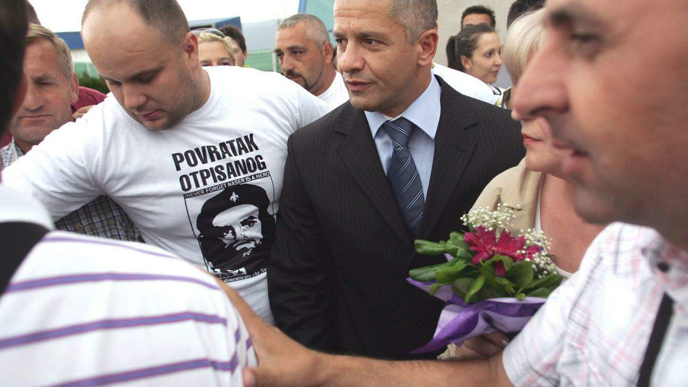 Naser Oric accolto come un eroe a Sarajevo dopo il proscioglimento del 2008