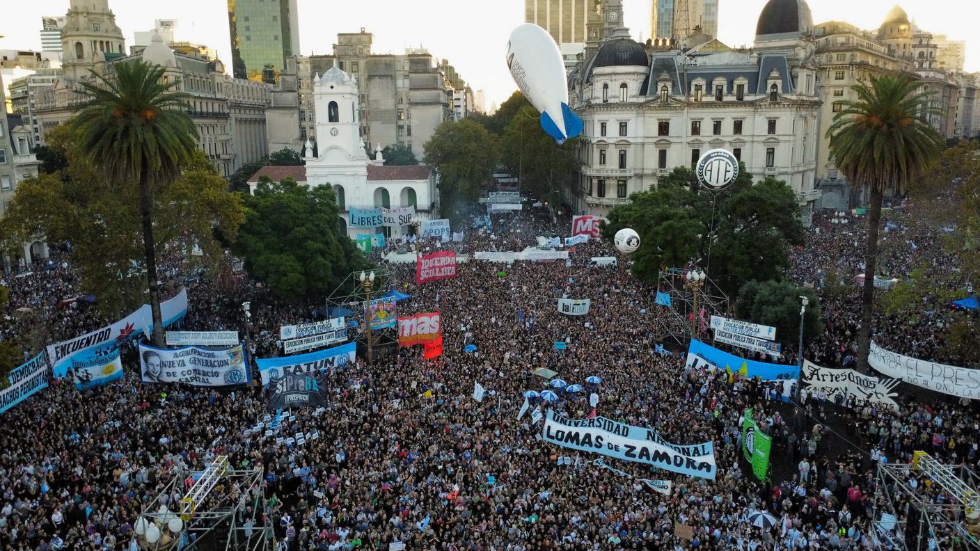 2024-04-23T220658Z_269902197_RC2HC7ALJ12M_RTRMADP_3_ARGENTINA-PROTESTS-EDUCATION.JPG