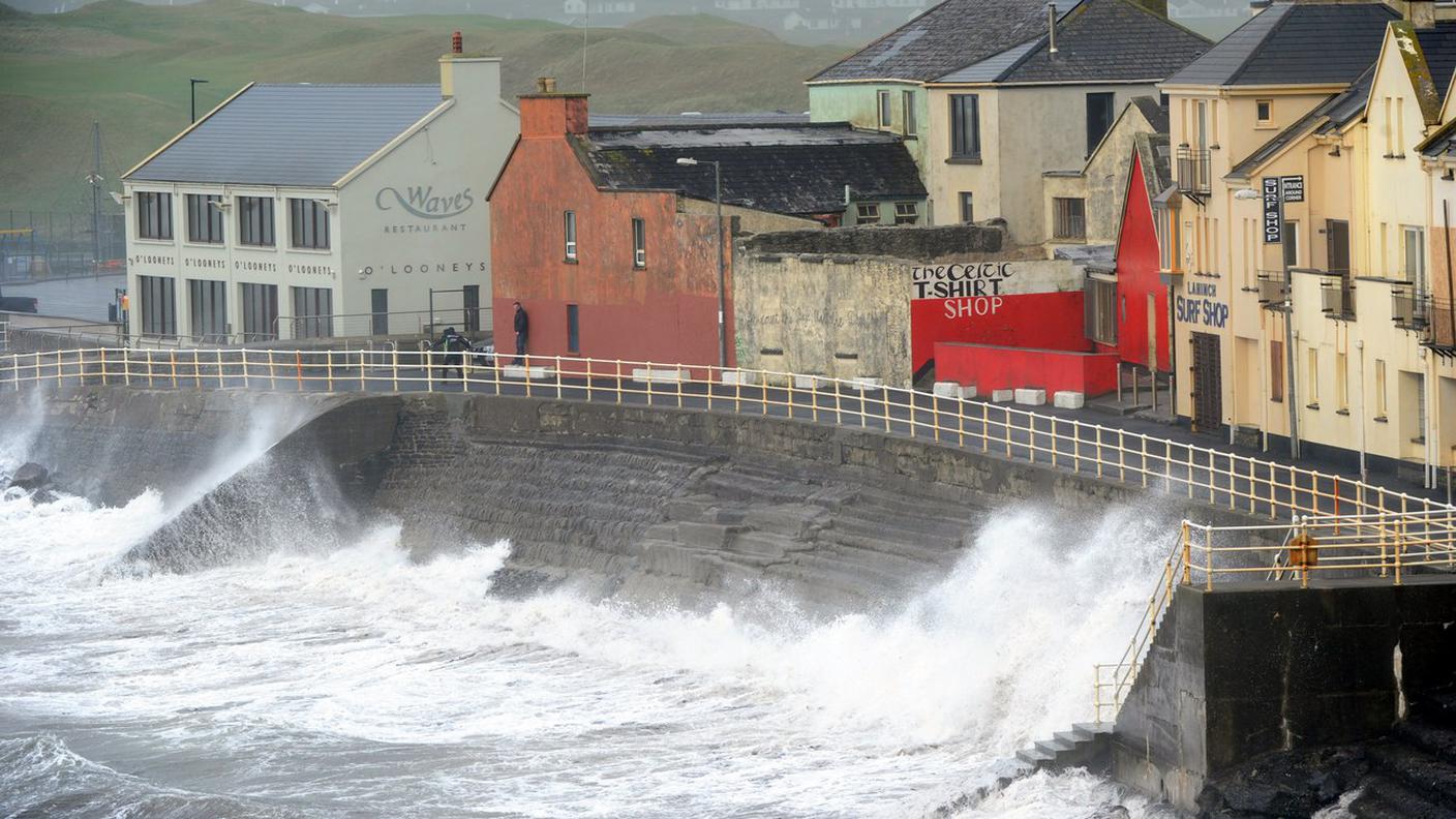 L'uragano si abbatte sull'Irlanda