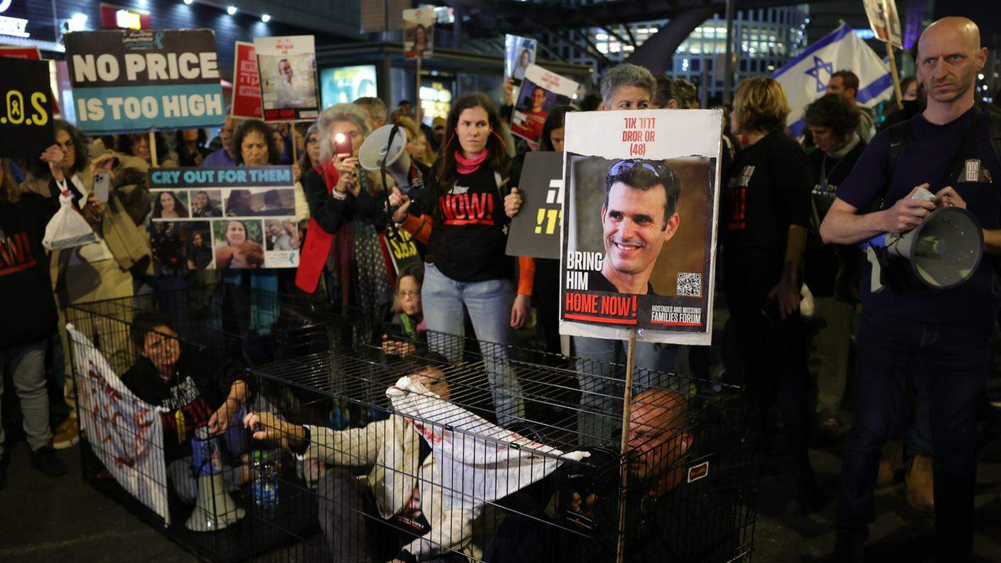 Proteste a Tel Aviv nel marzo scorso da parte di familiari e sostenitori degli ostaggi israeliani detenuti da Hamas a Gaza 