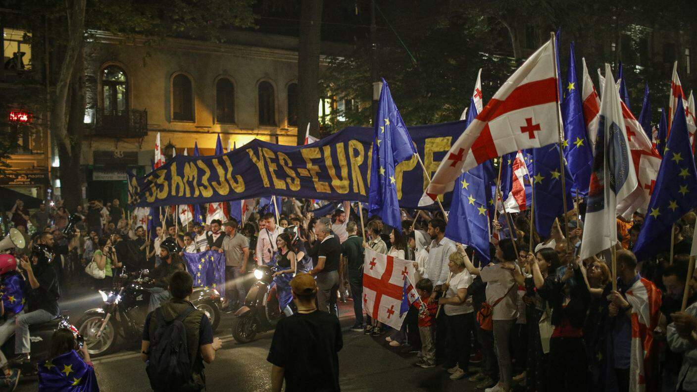 La manifestazione di protesta svoltasi domenica sera a Tbilisi