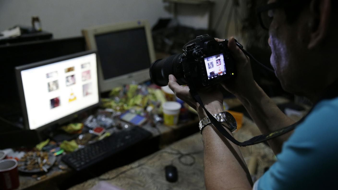 Le immagini erano distribuite anche tramite il dark web