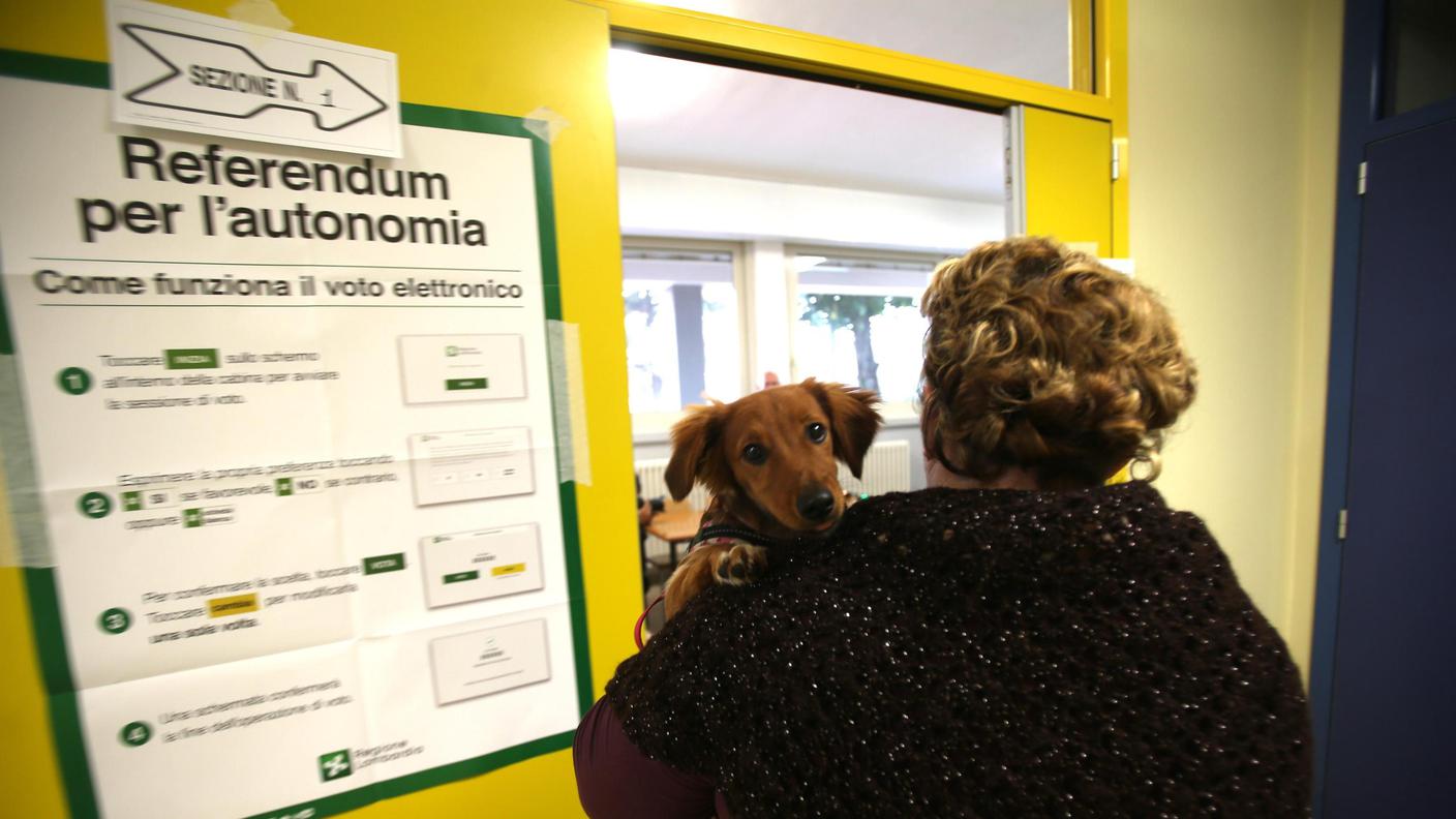 La Lombardia sperimenta il voto elettronico non senza difficoltà