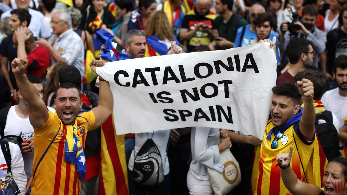 La piazza in festa a Barcellona