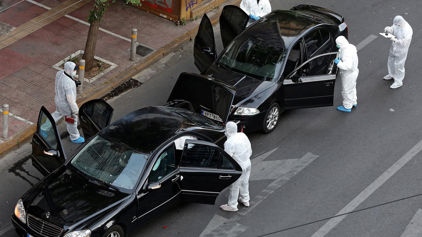L'ex premier greco Papademos era stato ferito in auto da uno degli ordigni