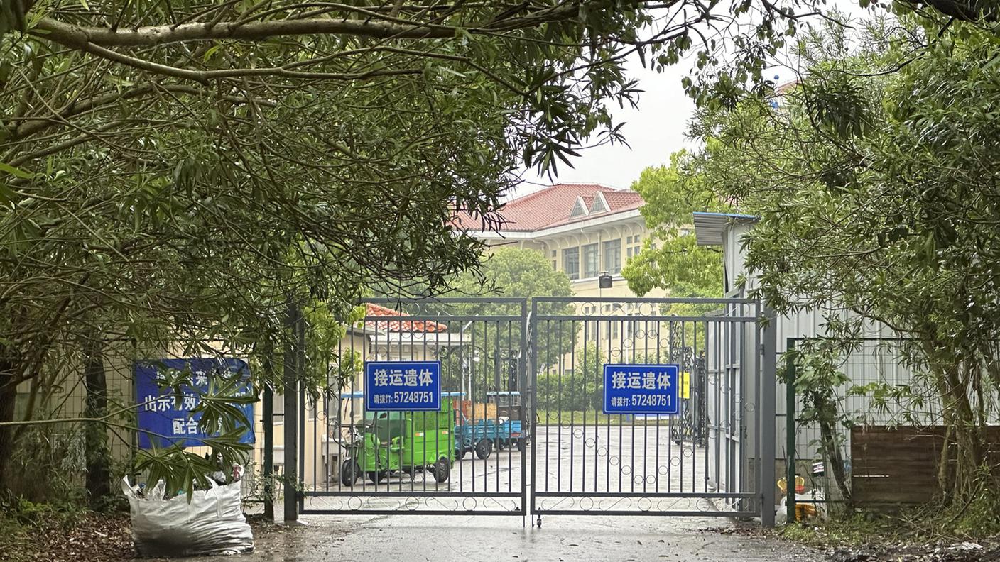 Le autorità hanno chiuso il ricercatore cinese fuori dal suo laboratorio 