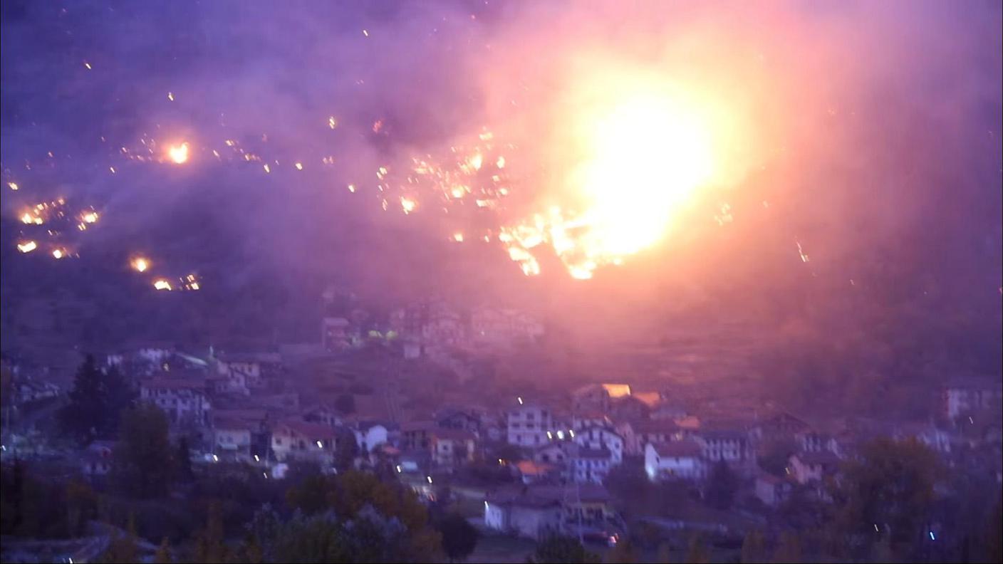 Le fiamme sono sempre più vicine a Susa
