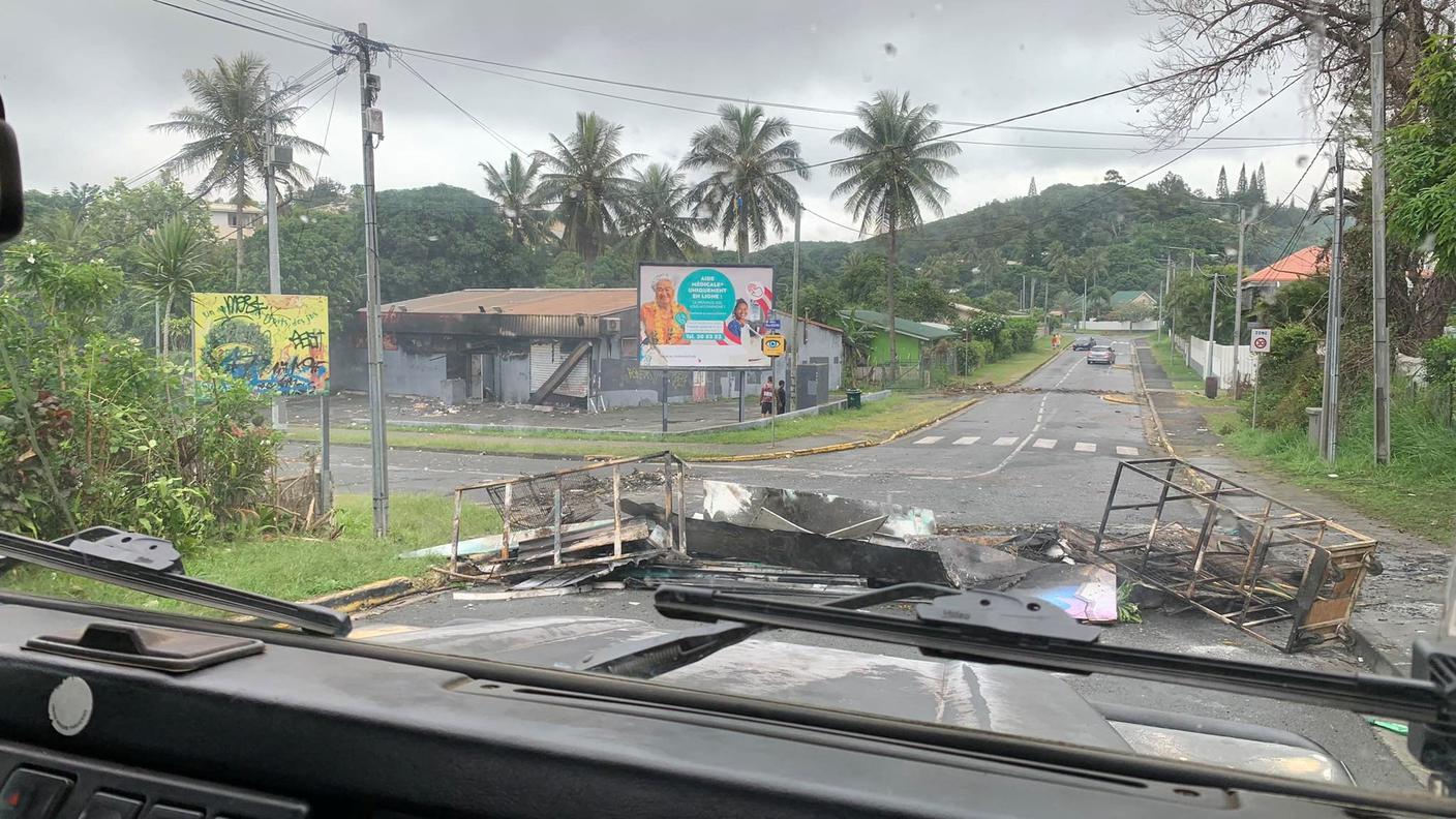 2024-05-15T061452Z_2_LYNXMPEK4E03A_RTROPTP_4_NEWCALEDONIA-VIOLENCE.JPG